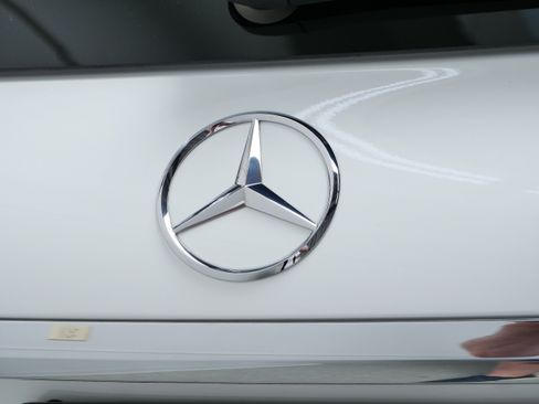 Certified 2025 Mercedes-Benz GLE 450e 4MATIC w/ AMG Line Exterior image 8