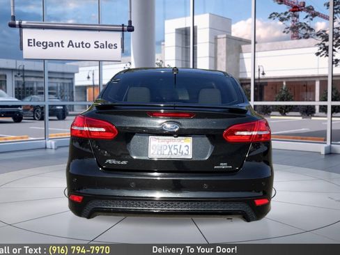 Used 2015 Ford Focus SE w/ SE Sport Package FWD image 6