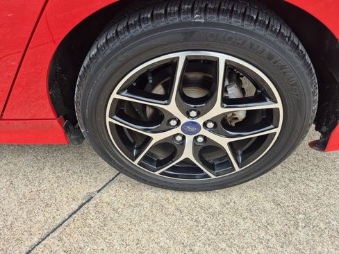 Used 2016 Ford Focus SE w/ SE Sport Package FWD image 9