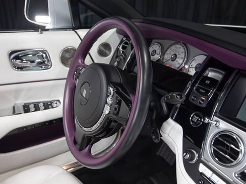 Used 2017 Rolls-Royce Dawn image 53