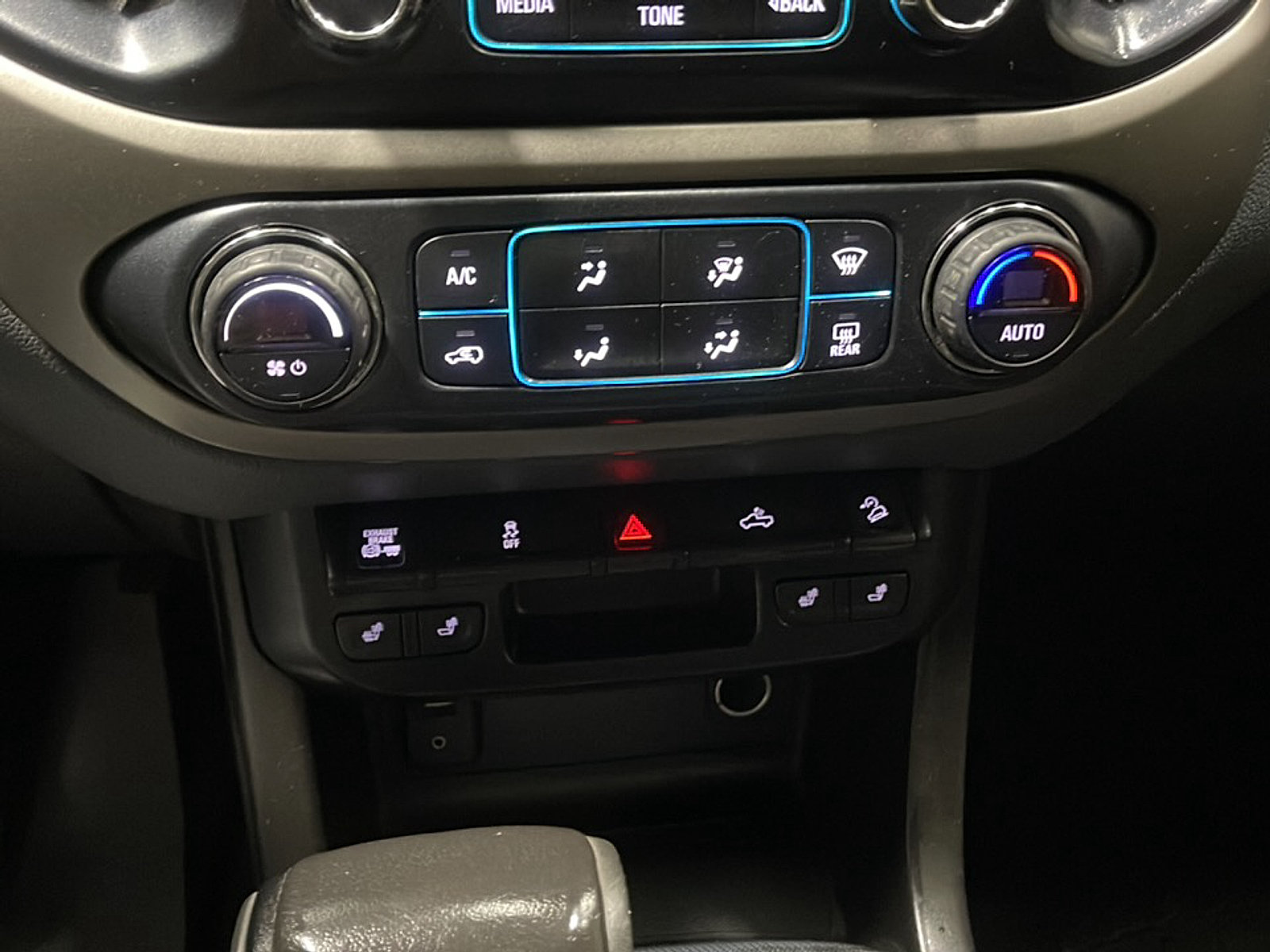 Used 2017 Chevrolet Colorado Z71 AWD/4WD image 10