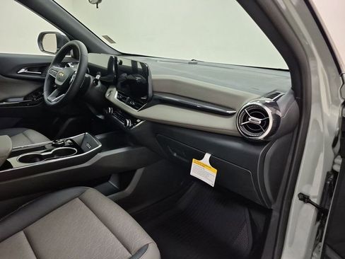 New 2026 Chevrolet Equinox LT w/ Convenience Package II image 30