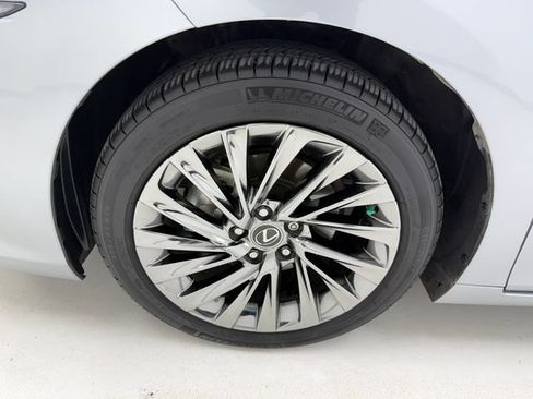 Used 2025 Lexus ES 300h w/ Technology Package FWD image 7