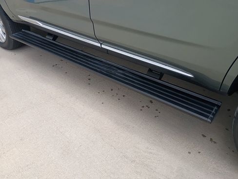 Used 2024 Cadillac Escalade Premium Luxury w/ Performance Package image 26