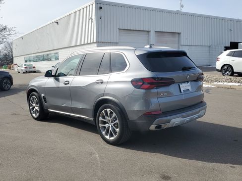 Used 2024 BMW X5 xDrive40i w/ Premium Package image 2