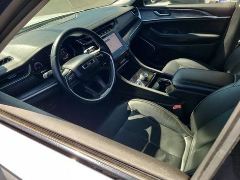 Used 2022 Jeep Grand Cherokee L Limited AWD/4WD image 3