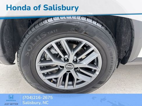 Used 2024 Nissan Rogue S image 10