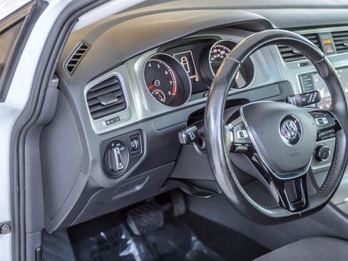 Used 2016 Volkswagen Golf S image 22