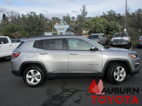 Used 2018 Jeep Compass Latitude image 3