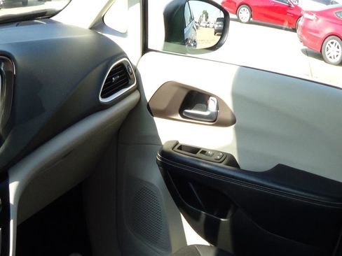 Used 2023 Chrysler Voyager LX image 30