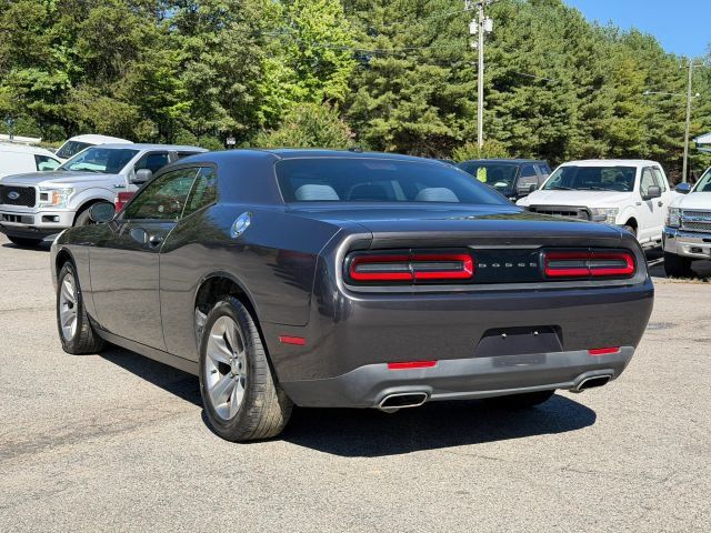 Used 2016 Dodge Challenger SXT RWD image 7
