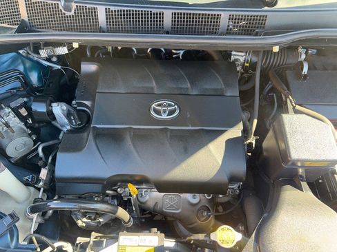 Used 2011 Toyota Sienna XLE FWD image 30