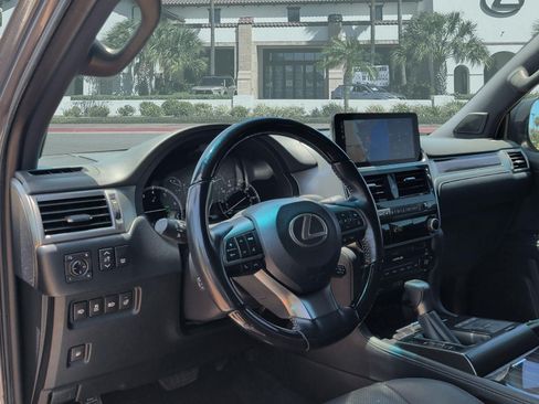 Used 2022 Lexus GX 460 Premium w/ Accessory Package AWD/4WD image 12