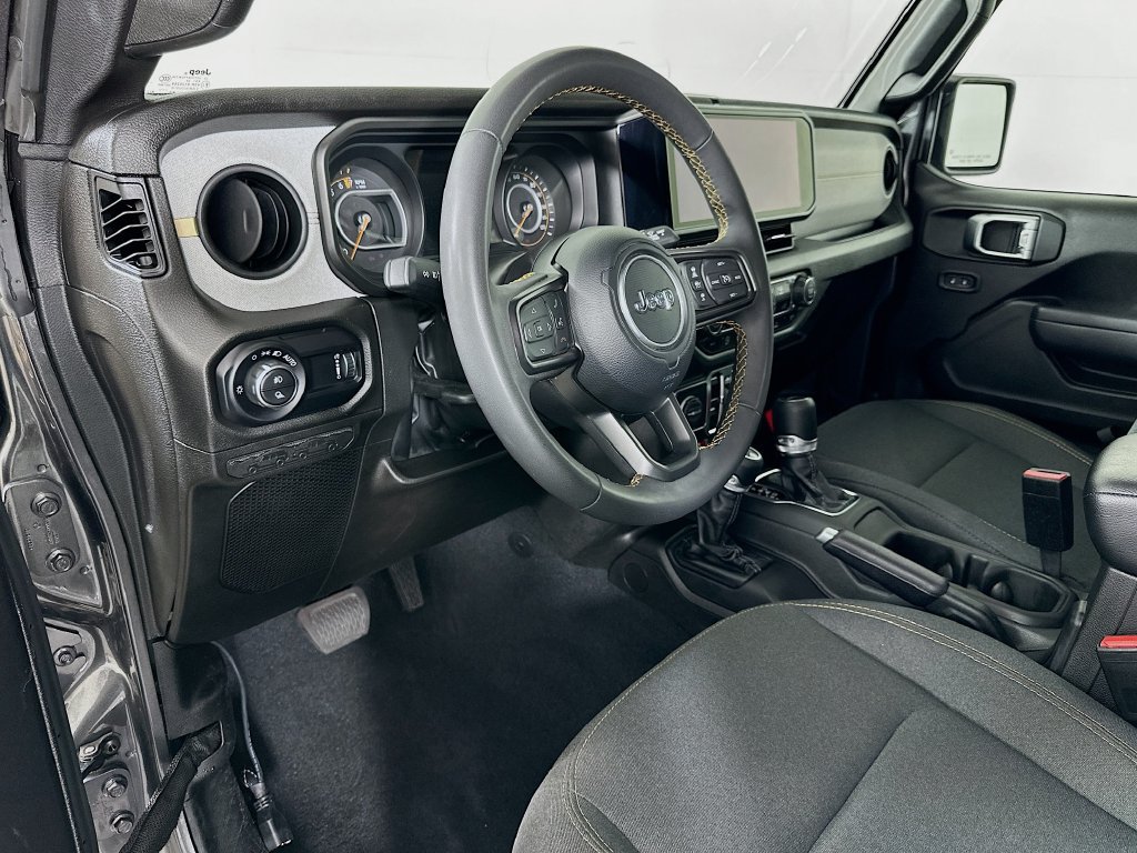 Used 2024 Jeep Gladiator Sport AWD/4WD image 9