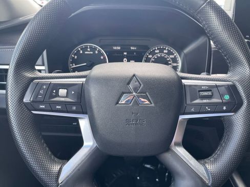 Used 2024 Mitsubishi Outlander SE image 15