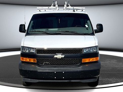 Used 2022 Chevrolet Express 3500 Extended w/ Driver Convenience Package image 2