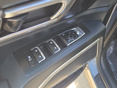 Certified 2024 Kia Telluride LX FWD image 19