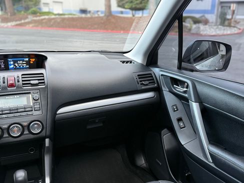 Used 2015 Subaru Forester 2.5i Touring AWD/4WD image 19