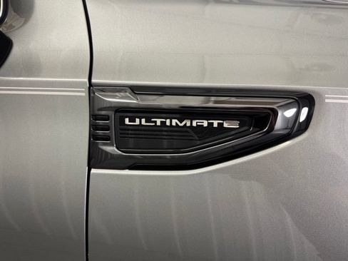 Used 2025 GMC Yukon XL Denali Ultimate AWD/4WD image 10