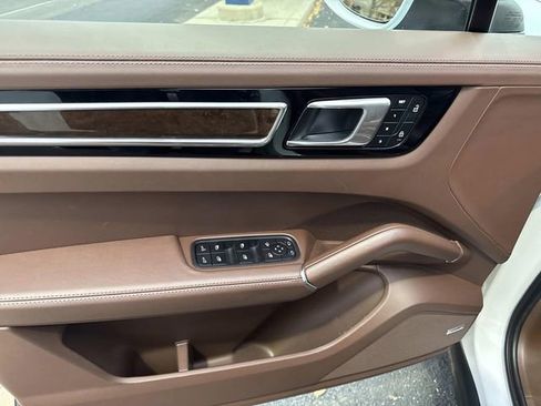 Used 2023 Porsche Cayenne Platinum Edition image 10