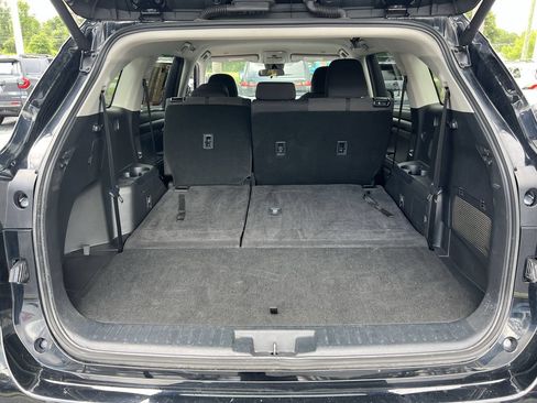 Used 2024 Toyota Highlander LE FWD image 34