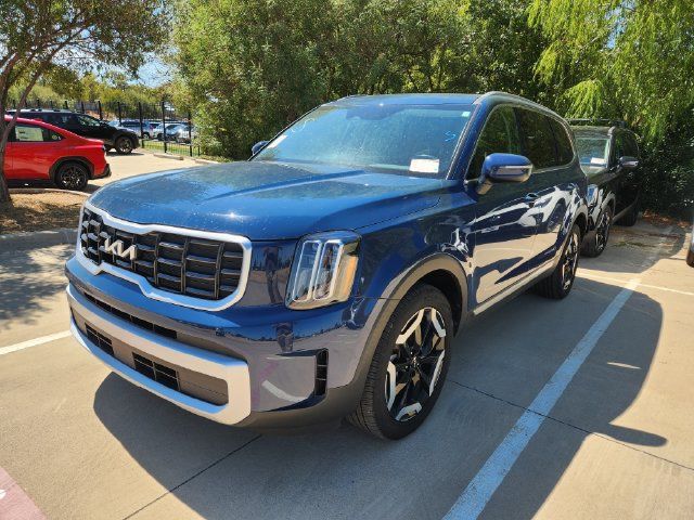 Certified 2024 Kia Telluride S w/ S Sunroof Package AWD/4WD image 2