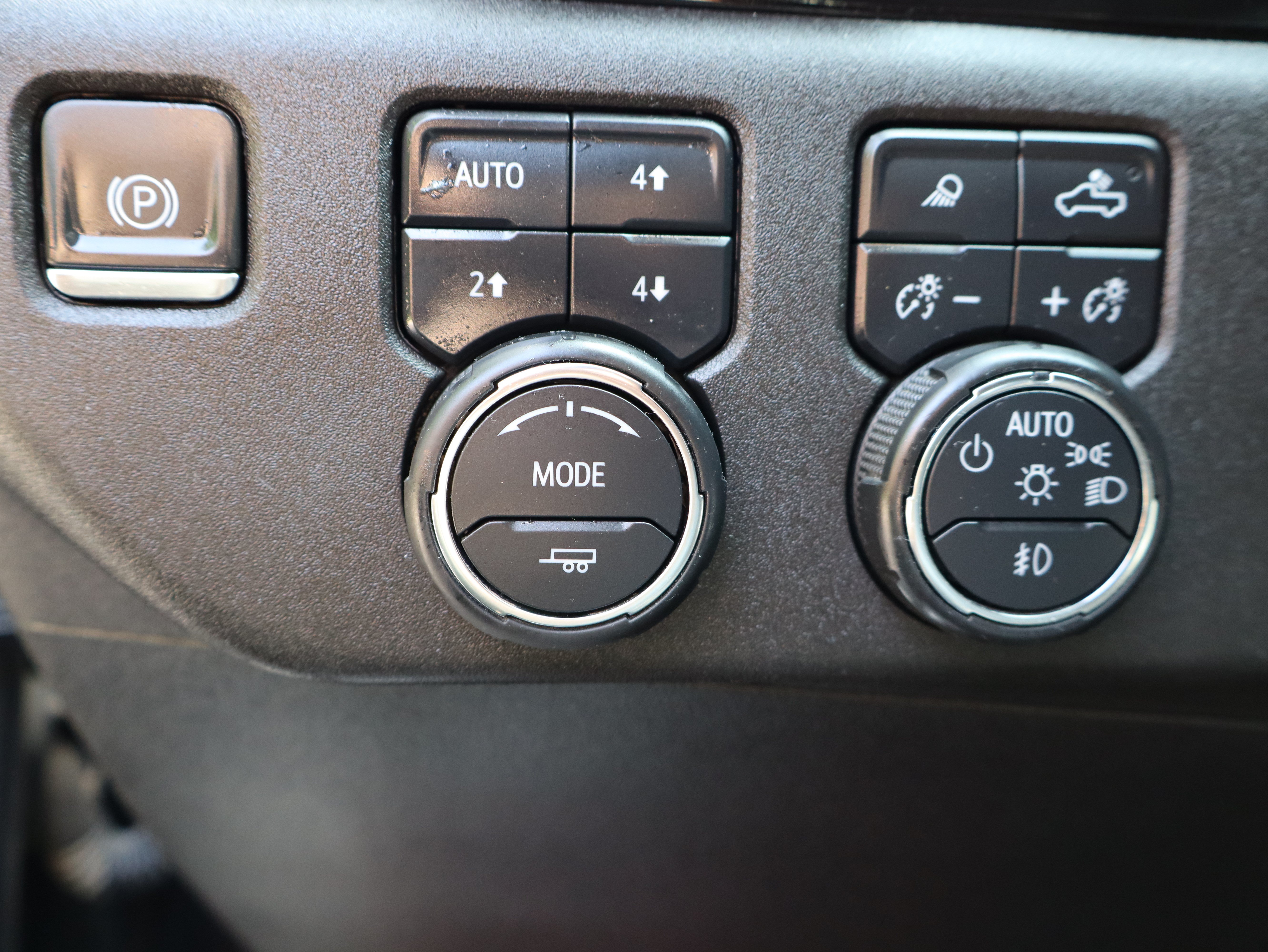 Used 2024 Chevrolet Silverado 3500 High Country w/ Technology Package AWD/4WD image 30