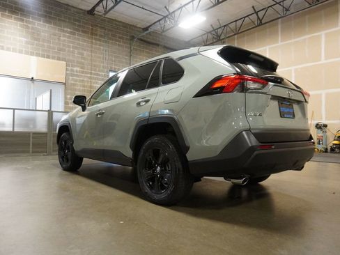 Used 2022 Toyota RAV4 XLE image 4