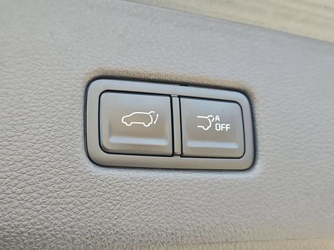 Used 2024 Kia Carnival EX image 23