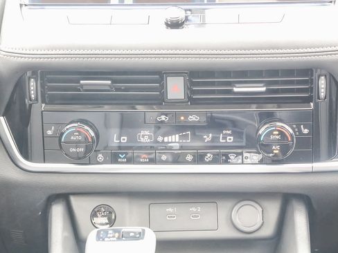 New 2025 Nissan Rogue SL w/ SL Premium Package FWD image 14