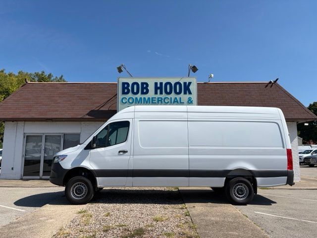 Used 2025 Mercedes-Benz Sprinter 2500 image 27