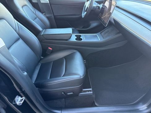 Used 2021 Tesla Model Y Long Range image 23