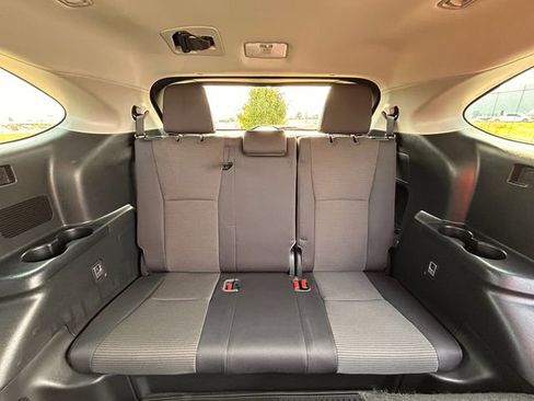 Used 2022 Toyota Highlander LE image 35