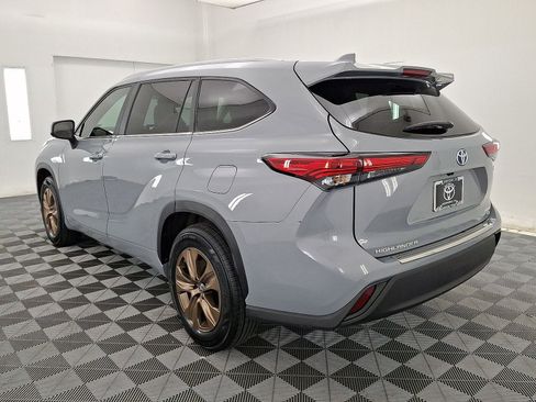 Used 2023 Toyota Highlander Bronze Edition FWD image 14