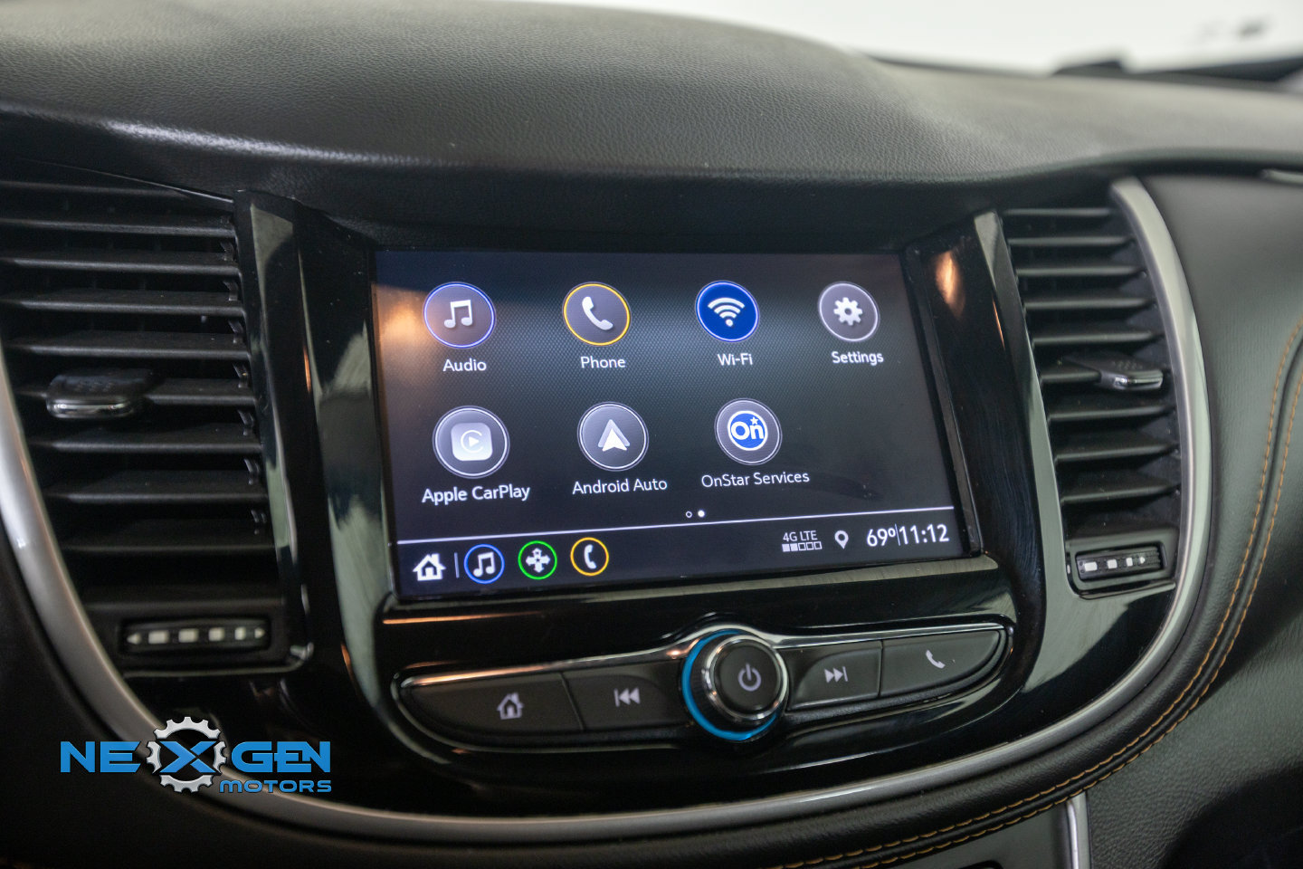 Used 2022 Chevrolet Trax LT w/ Midnight Edition AWD/4WD image 19