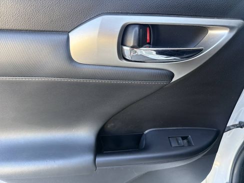 Used 2014 Lexus CT 200h FWD image 30
