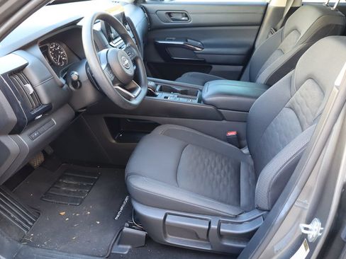 Used 2025 Nissan Pathfinder S FWD image 16