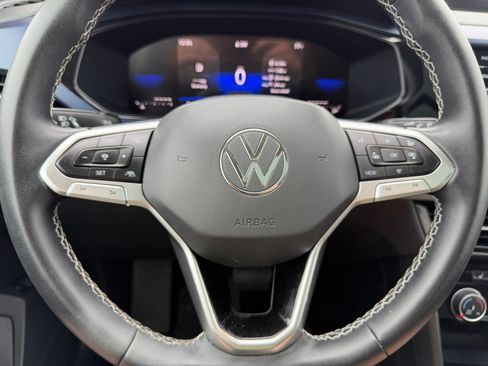 Used 2023 Volkswagen Taos SE w/ Panoramic Sunroof Package FWD image 11