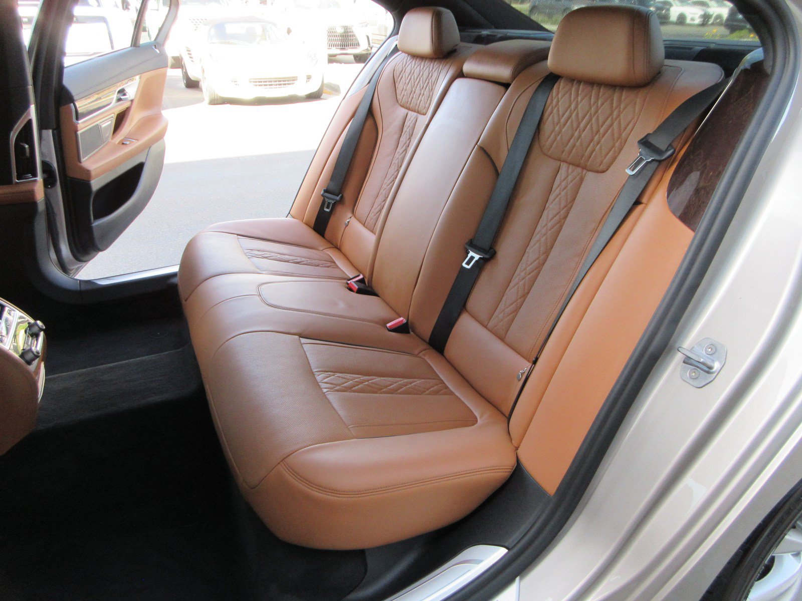 Used 2020 BMW 750i xDrive w/ Interior Design Package AWD/4WD image 23