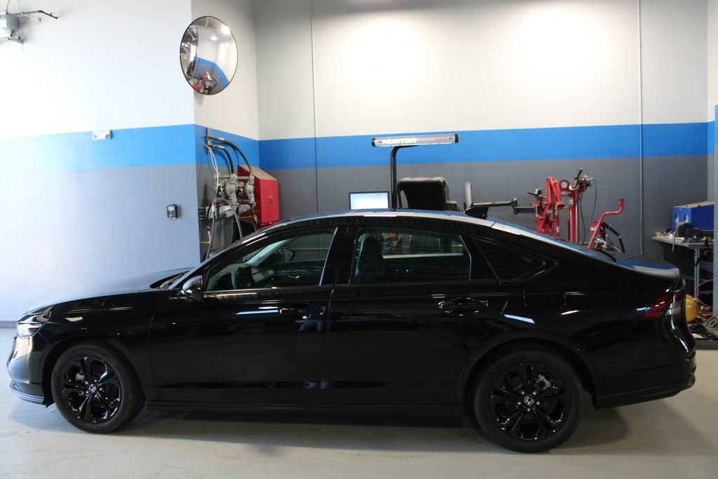 Used 2025 Honda Accord SE image 10