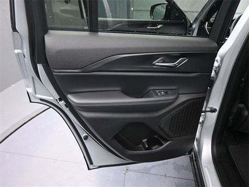 New 2025 Jeep Grand Cherokee Altitude image 38