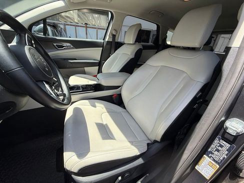 Used 2023 Kia Sportage EX FWD image 9