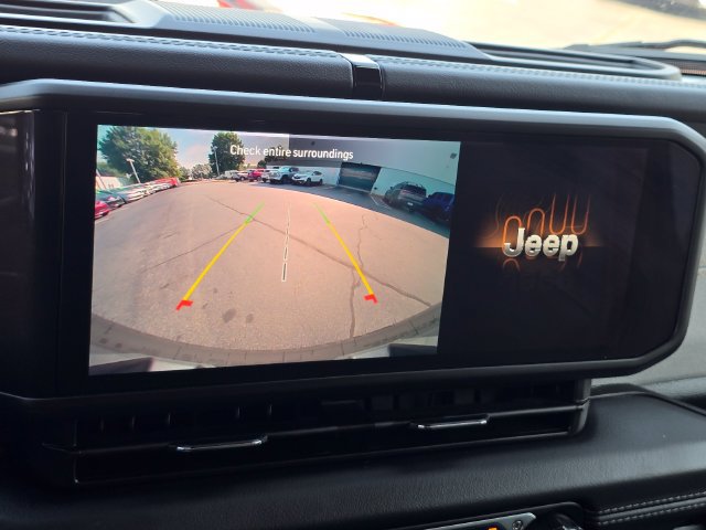 Used 2025 Jeep Wrangler Unlimited Sahara AWD/4WD image 18