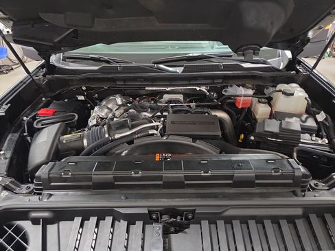 Used 2025 Chevrolet Silverado 2500 ZR2 w/ Technology Package image 32