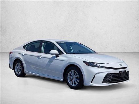 Used 2025 Toyota Camry LE FWD image 3