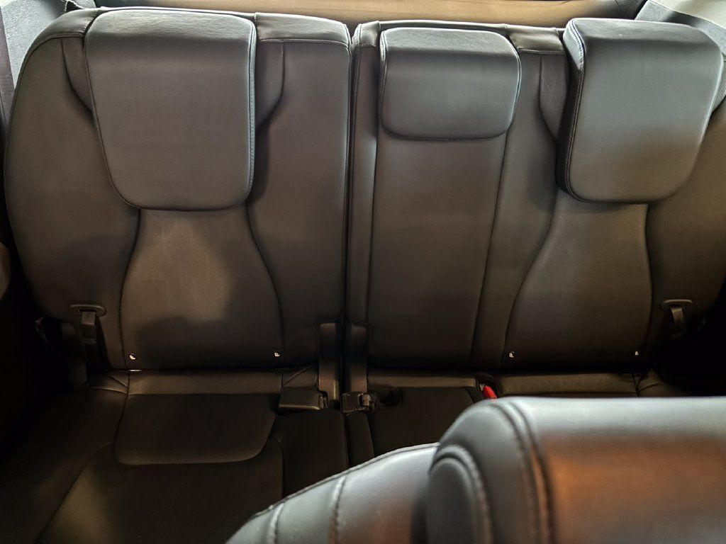 Used 2025 Kia Carnival FWD image 29