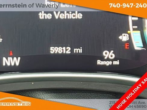 Used 2023 Chrysler Pacifica Touring-L image 7