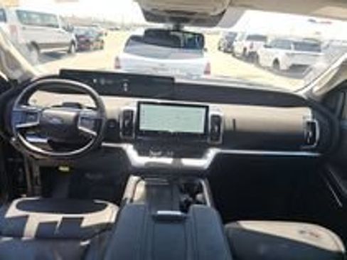 Used 2025 Ford Expedition Platinum AWD/4WD image 19