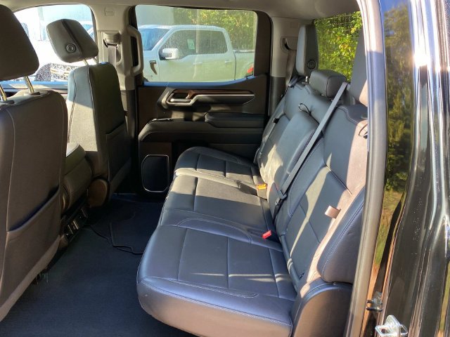 Used 2025 GMC Sierra 1500 SLT AWD/4WD image 9