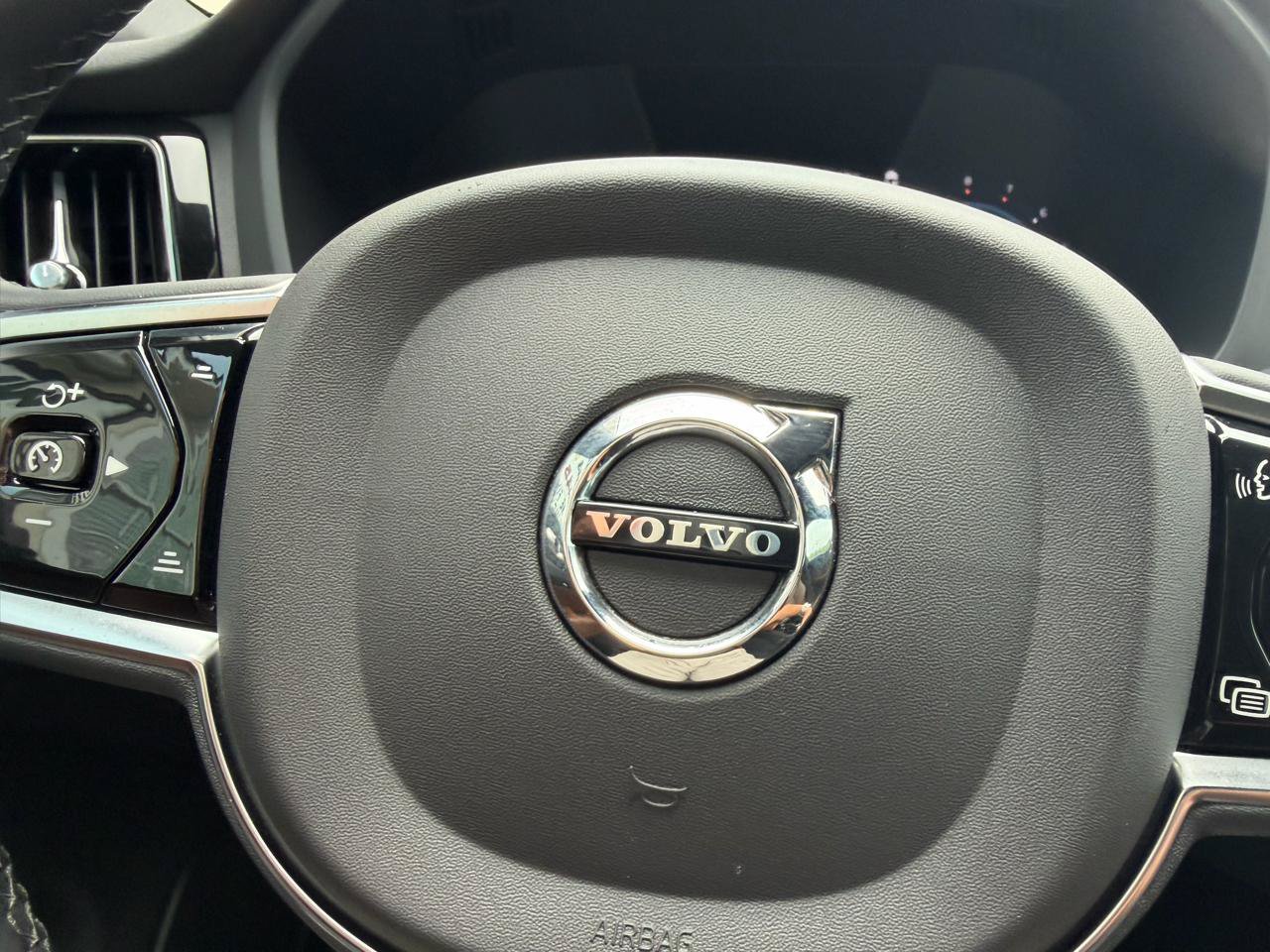 Used 2023 Volvo XC60 B5 Plus AWD/4WD image 14